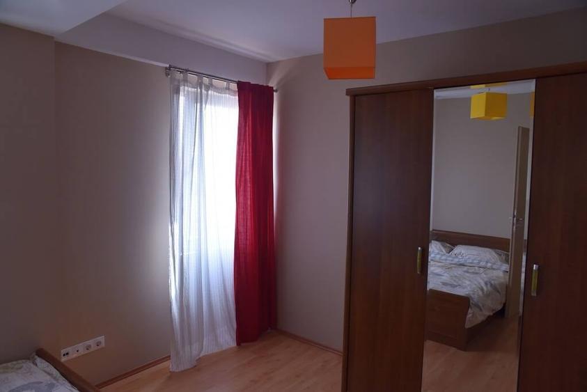 Apartament cu 4 camere decomandat, mobilat în Între Lacuri