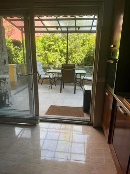 Duplex cu 7 camere cu Canalizare în Central
