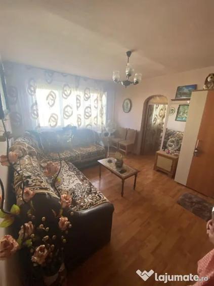 Apartament cu 2 camere semidecomandat, mobilat în Central