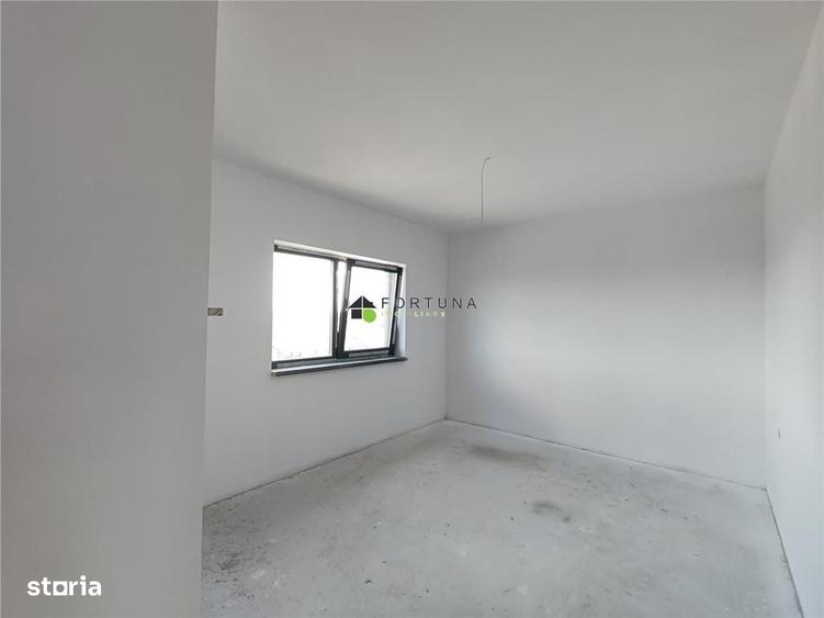 Casă cu 4 camere în Noua