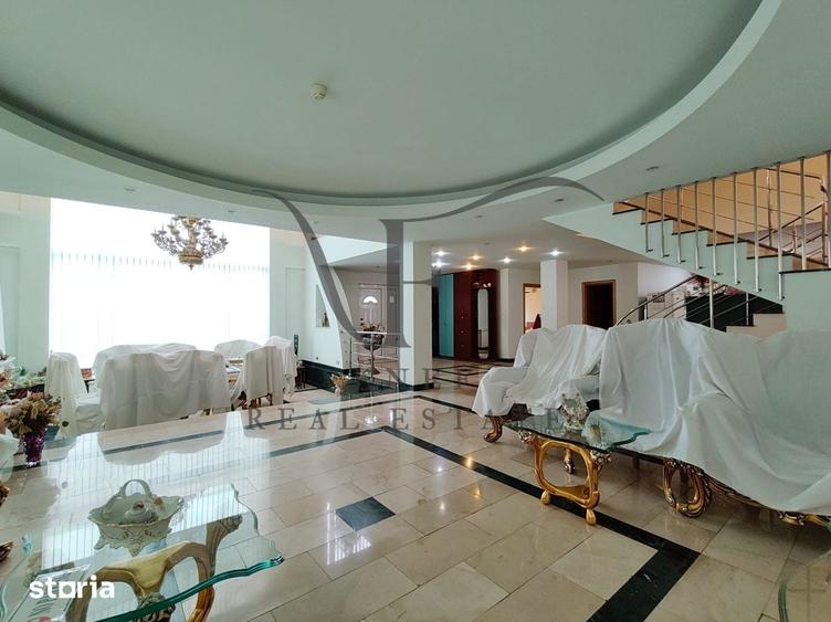 Casă cu 8 camere cu Teren 445 Mp în Primăverii