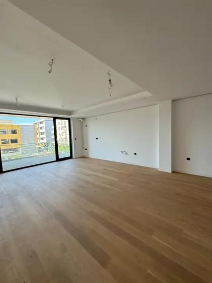Apartament cu 3 camere decomandat în Floreasca