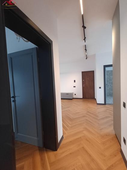Apartament cu 3 camere decomandat în Turnișor