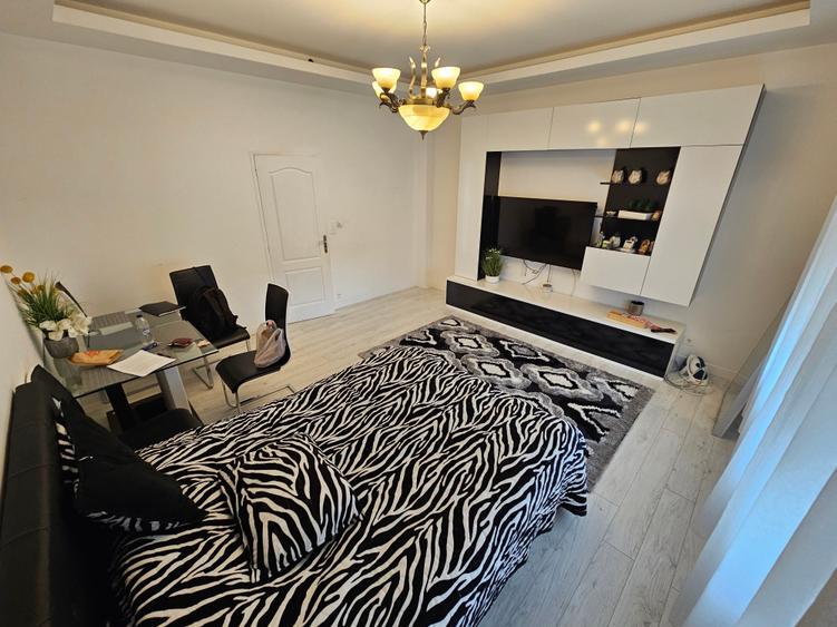 Apartament cu 4 camere decomandat în Central