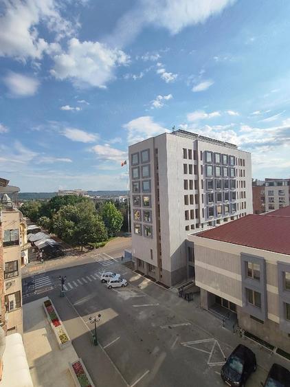 Apartament cu 3 camere decomandat în Ultracentral