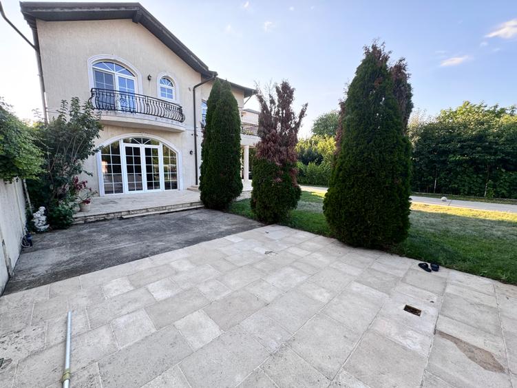 Casă individuală cu 6 camere cu Piscina în Metalurgiei