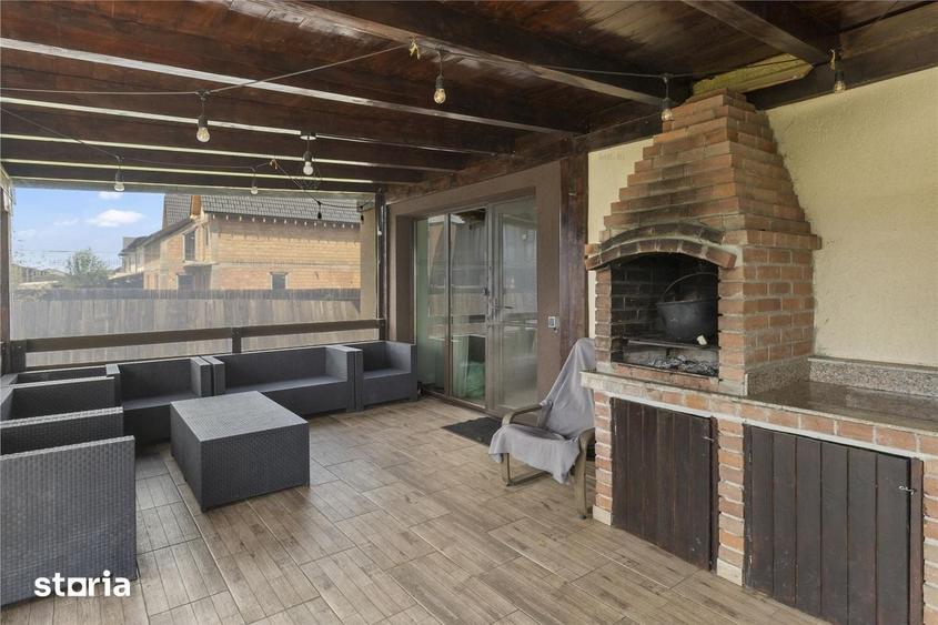 Casă cu 5 camere cu Teren 1644 Mp în Sânpetru