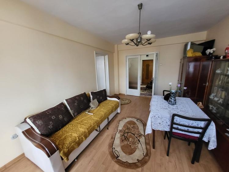 Apartament cu 2 camere decomandat, mobilat în Central