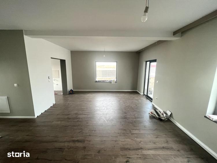 Casă cu 4 camere cu Teren 440 Mp în Tomești