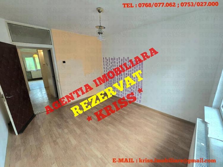 Apartament cu 3 camere decomandat în Teilor