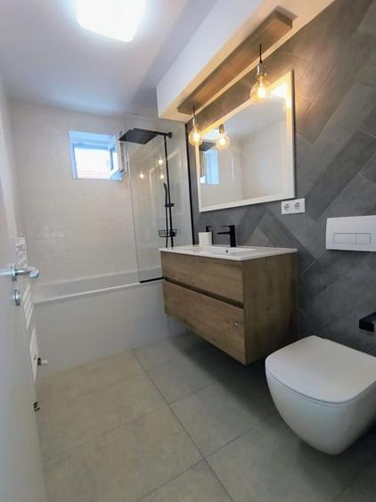 Apartament cu 4 camere decomandat în Central