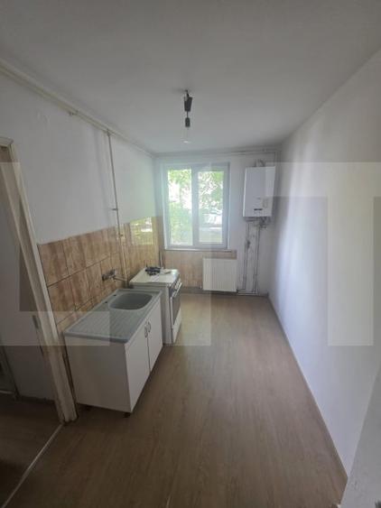 Apartament cu 3 camere decomandat în Semicentral