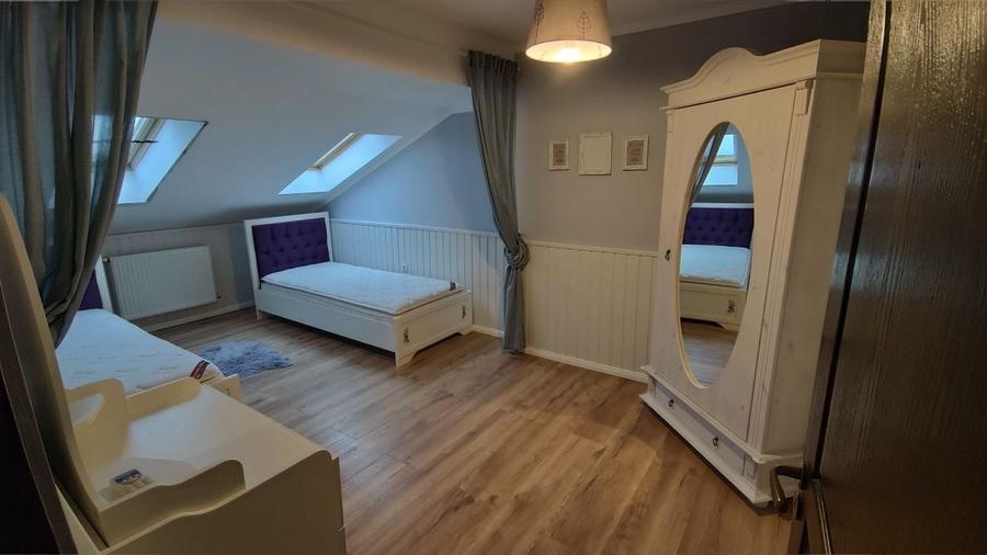 Apartament cu 3 camere decomandat în Lotrioara