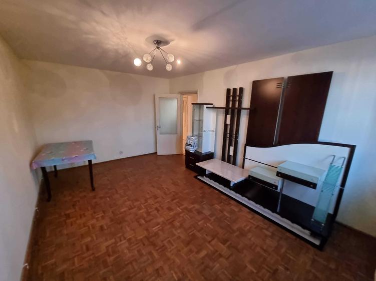 Apartament cu 3 camere decomandat în Trivale