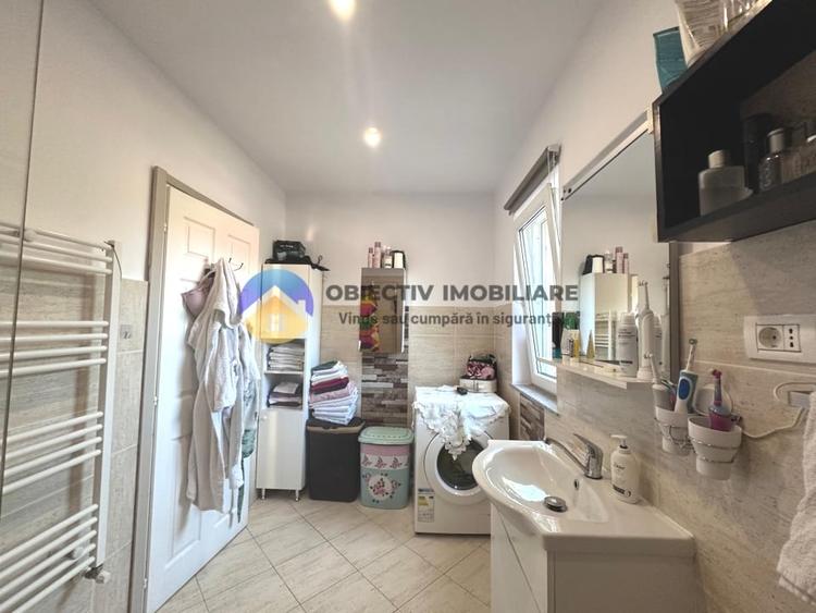 Casă cu 3 camere cu Canalizare în Central