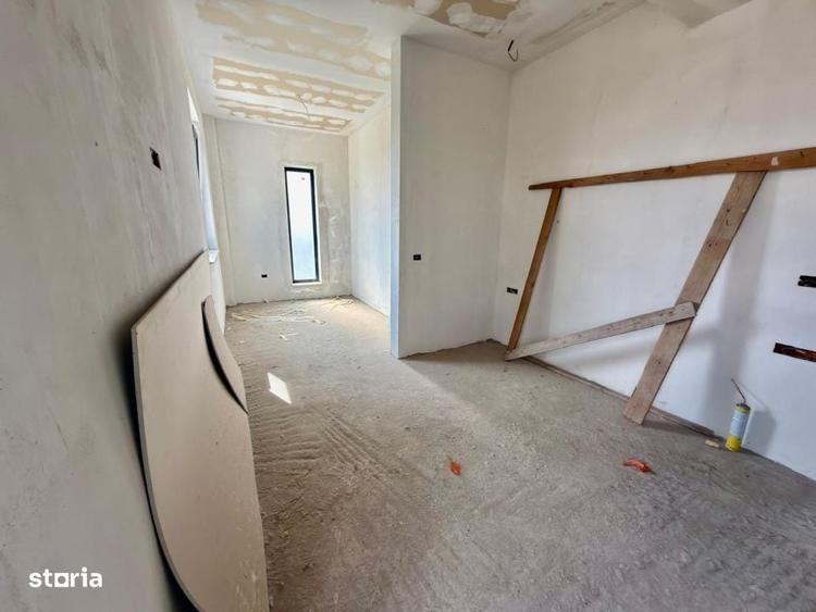 Casă cu 4 camere cu Teren 380 Mp în Cârcea
