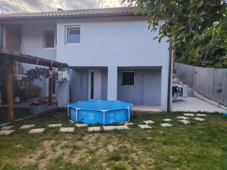 Casă cu 4 camere în Central