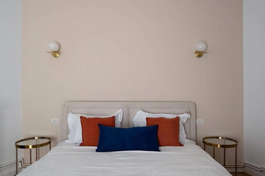 Apartament cu 4 camere, mobilat în Calea Victoriei