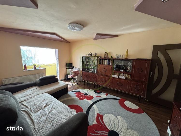 Apartament cu 4 camere, mobilat în Tractorul