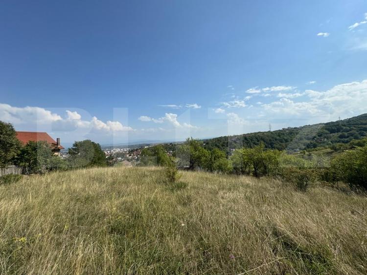 Teren Construcții intravilan de 1495 mp, în Sud-Est