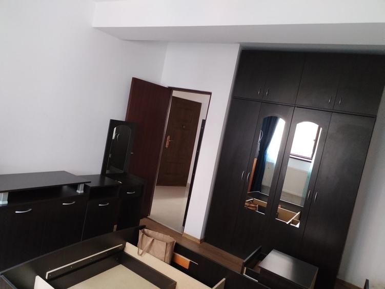 Apartament cu 3 camere decomandat în Clinceni