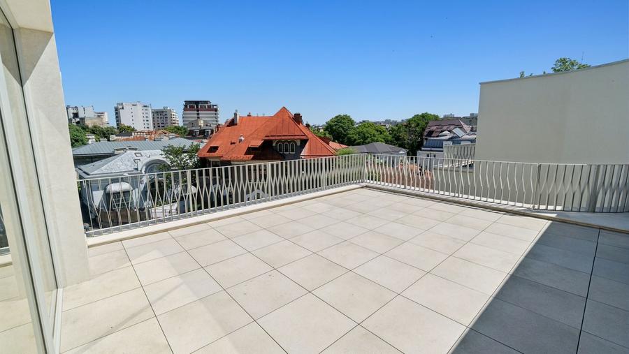 Apartament cu 3 camere decomandat, mobilat în Universitate