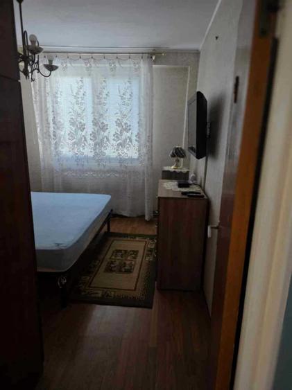 Apartament cu 3 camere semidecomandat în Centrul Civic