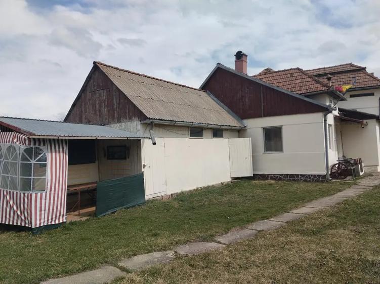 Casa de vanzare cu 5 camere - 4