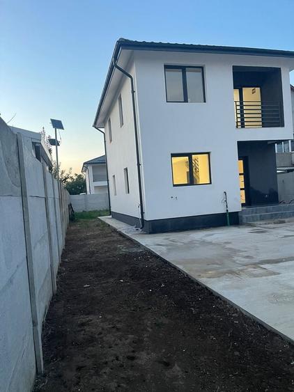 Casă individuală cu 3 camere cu Canalizare în Glina