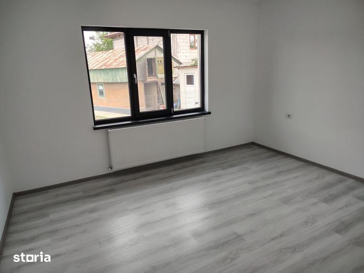 Casă cu 5 camere cu Teren 550 Mp în Braniștea