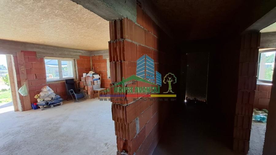 Casă individuală cu 3 camere cu Canalizare în Câmpineanca