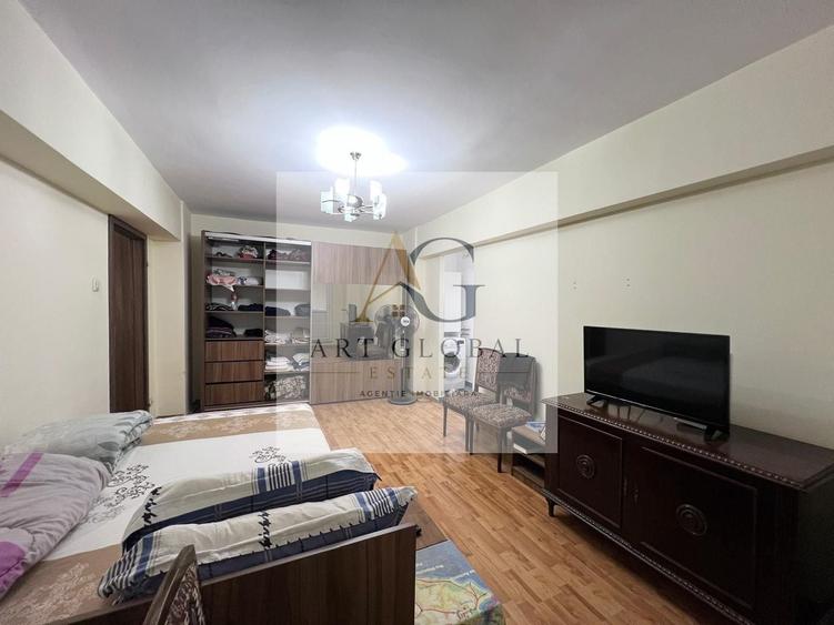 Apartament cu 3 camere semidecomandat, mobilat în Titan