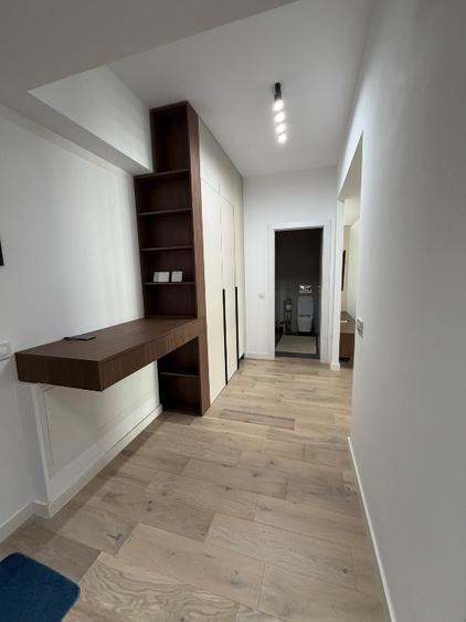 Apartament cu 3 camere semidecomandat, mobilat în Central