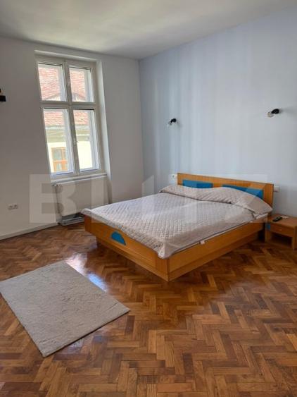 Apartament cu 2 camere semidecomandat, mobilat în Central