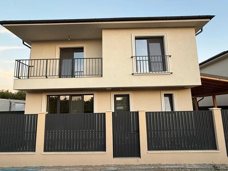 Casă cu Teren 300 Mp în Central