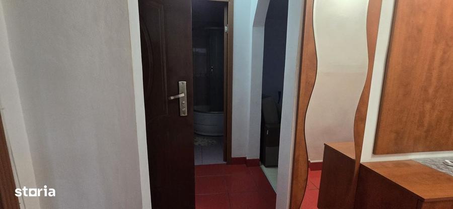 Apartament cu 3 camere decomandat în Micro 6