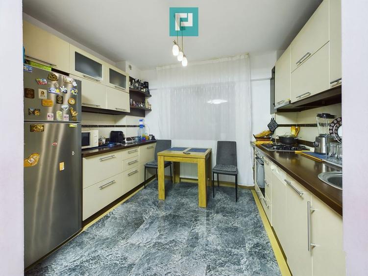Apartament cu 2 camere decomandat în Intim