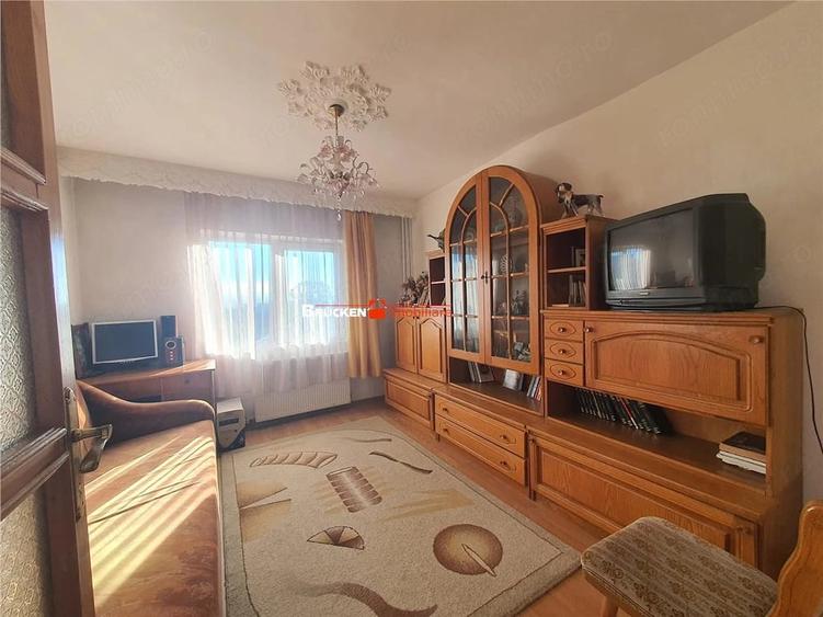 Apartament cu 4 camere decomandat în Central