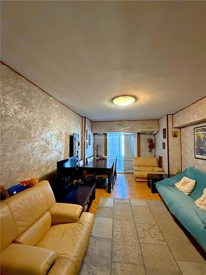 Apartament cu 4 camere decomandat în Decebal