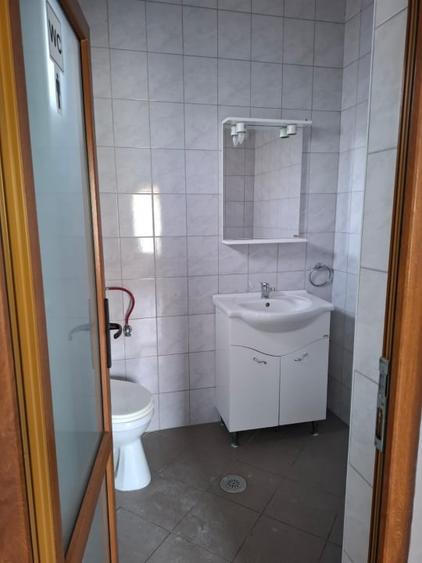 Casă individuală cu 12 camere cu Canalizare în Nădlac