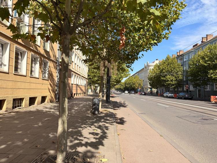 Apartament cu 2 camere semidecomandat, mobilat în Central