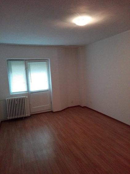 Apartament cu 2 camere decomandat în Crângași