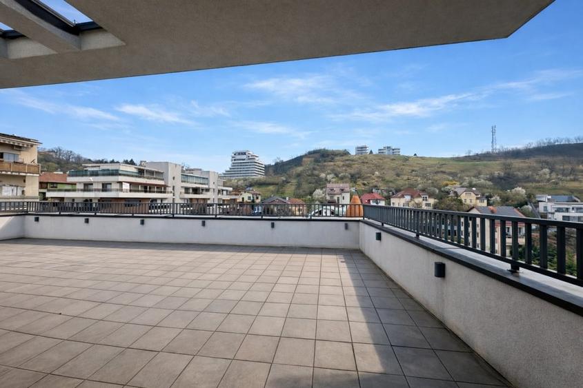 Penthouse cu 4 camere decomandat, mobilat în Grigorescu