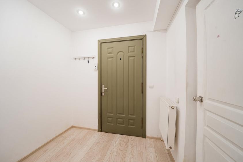 Apartament cu 3 camere semidecomandat, mobilat în Mihai Bravu
