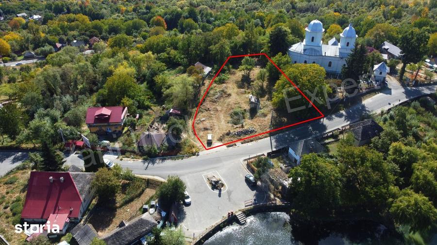Teren de 1736 mp, în Nucșoara