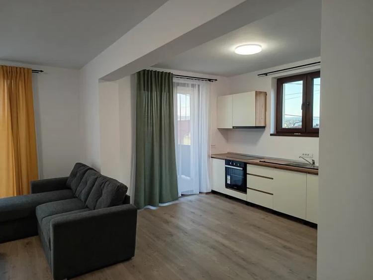 Duplex cu 5 camere cu Canalizare în Dâmbul Rotund