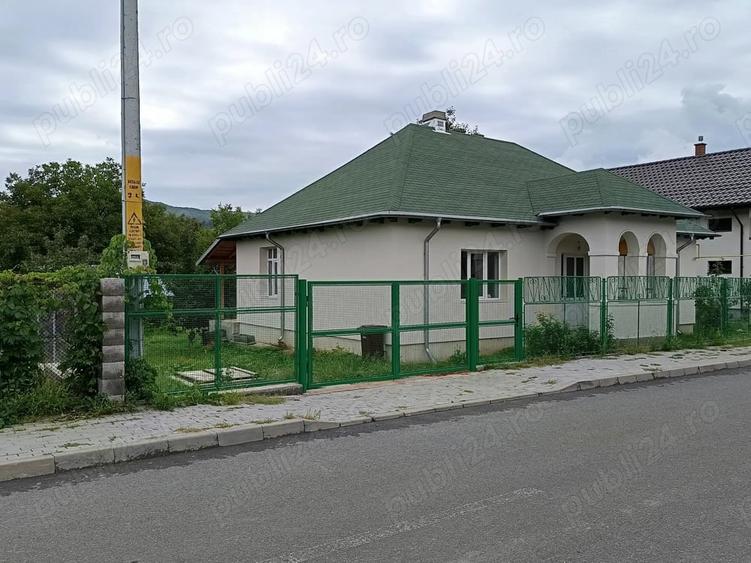 Casă cu 3 camere cu Teren 860 Mp în Târgu Ocna