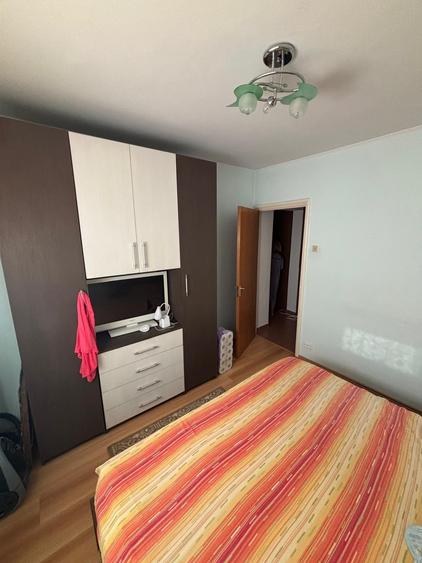 Apartament cu 3 camere decomandat, mobilat în Drumul Taberei