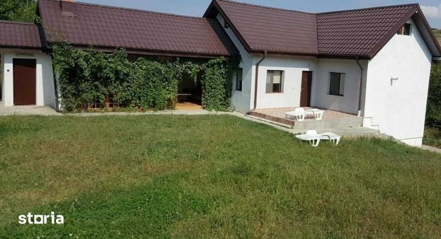 Casă cu 2 camere cu Teren 60 Mp în Păcurari