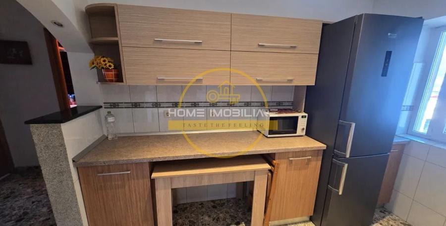 Apartament cu 3 camere decomandat, mobilat în Nicolina